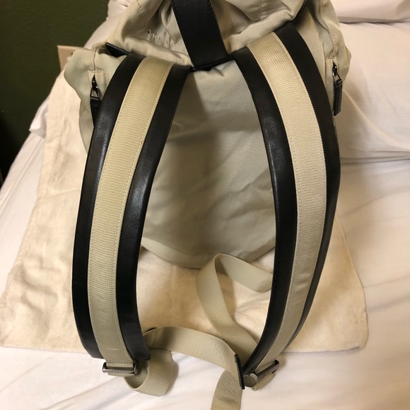 - Authentic Gucci Backpack canvas nylon leather beige and black - Picture 7 of 16